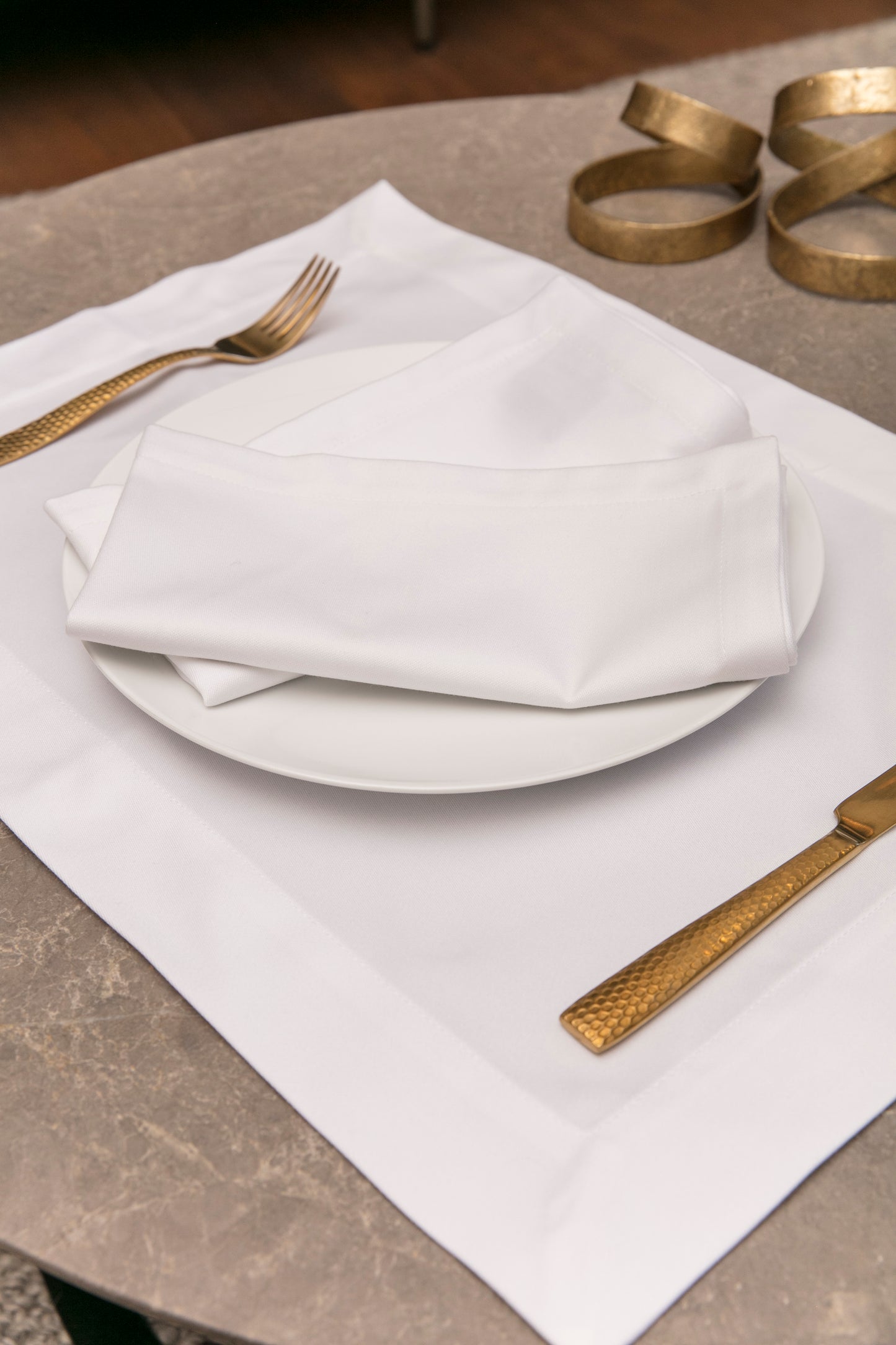 JUEGO DE MANTELES INDIVIDUALES BLANCO LISO (4 INDIVIDUALES)