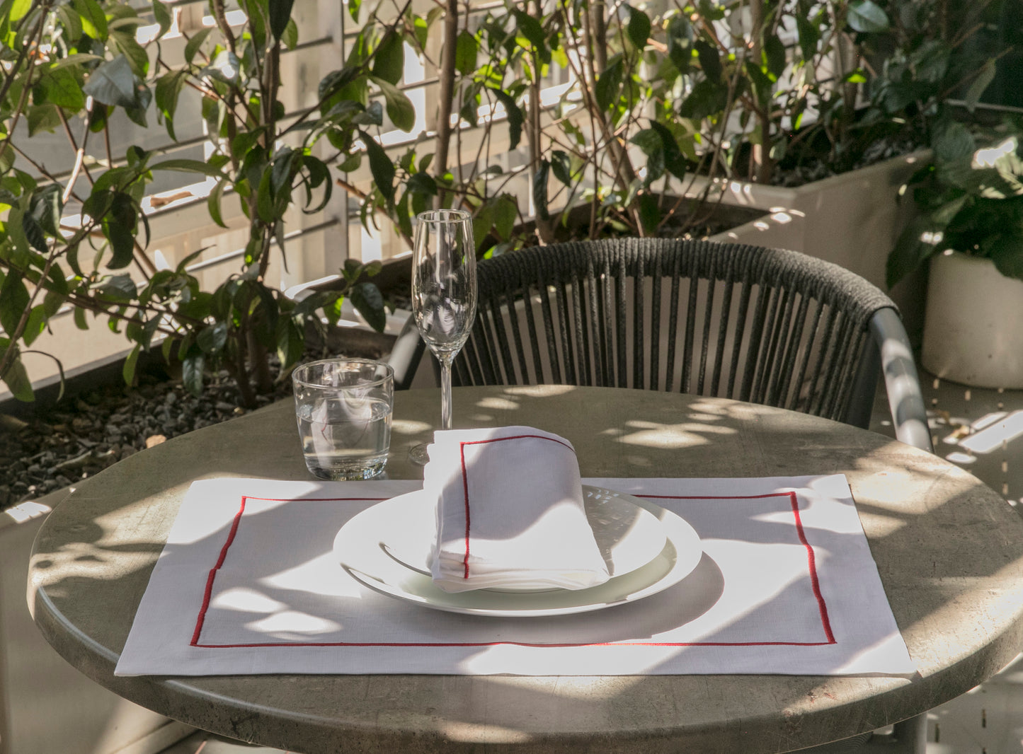 JUEGO DE MANTELES INDIVIDUALES LINO BLANCO CON BORDADO A 1 RAYA (4 INDIVIDUALES)